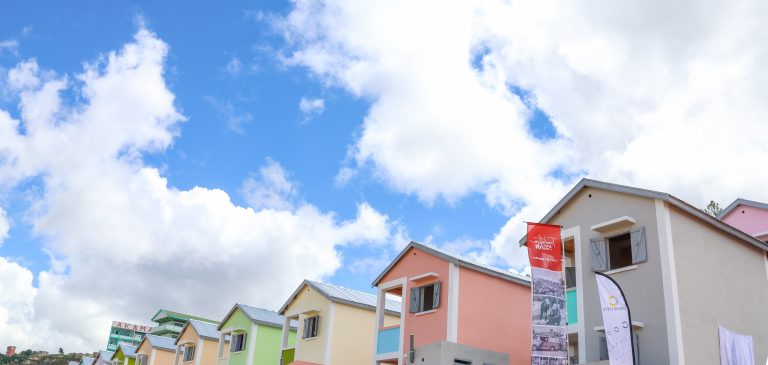 INAUGURATION DE 20 LOGEMENTS À DESTINATION DES FAMILLES DU VILLAGE AKAMASOA DE MAHATAZANA